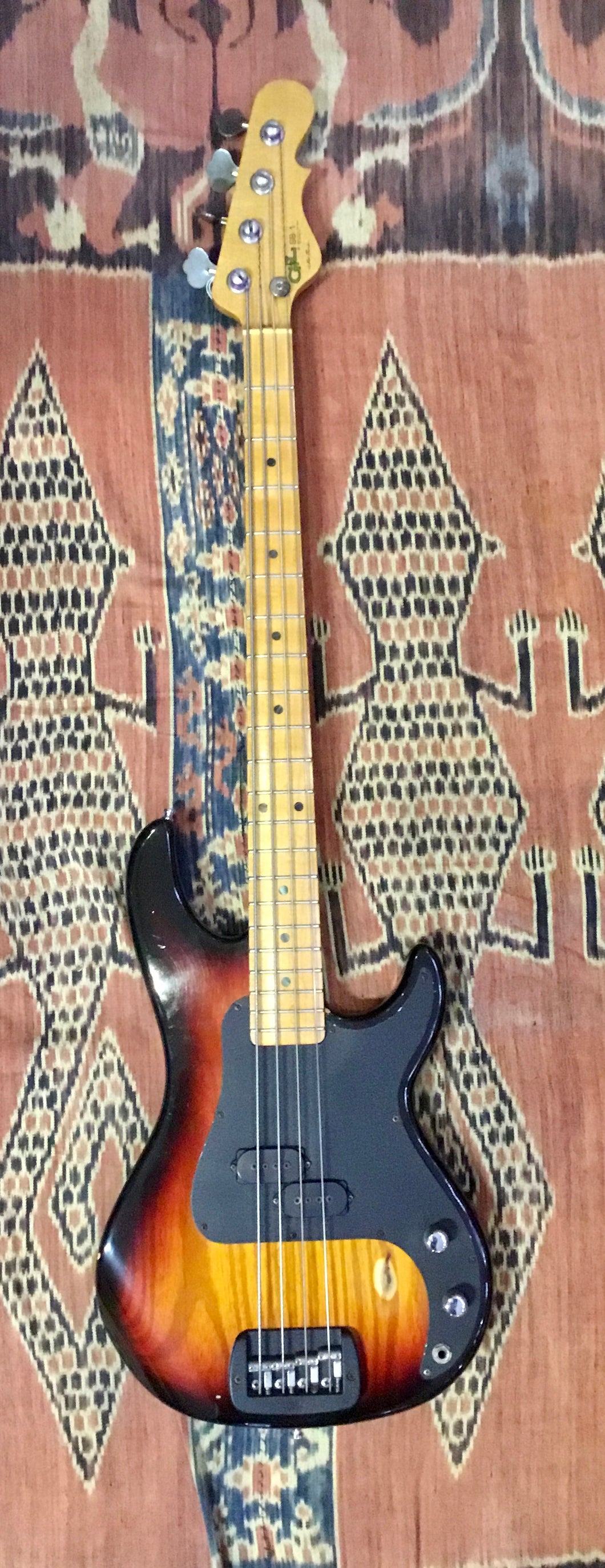 G&L SB-1 Bass 3 Colour Burst (Circa 1992)