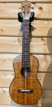 Load image into Gallery viewer, David Aumann Concert Ukulele All Figured Blackwood
